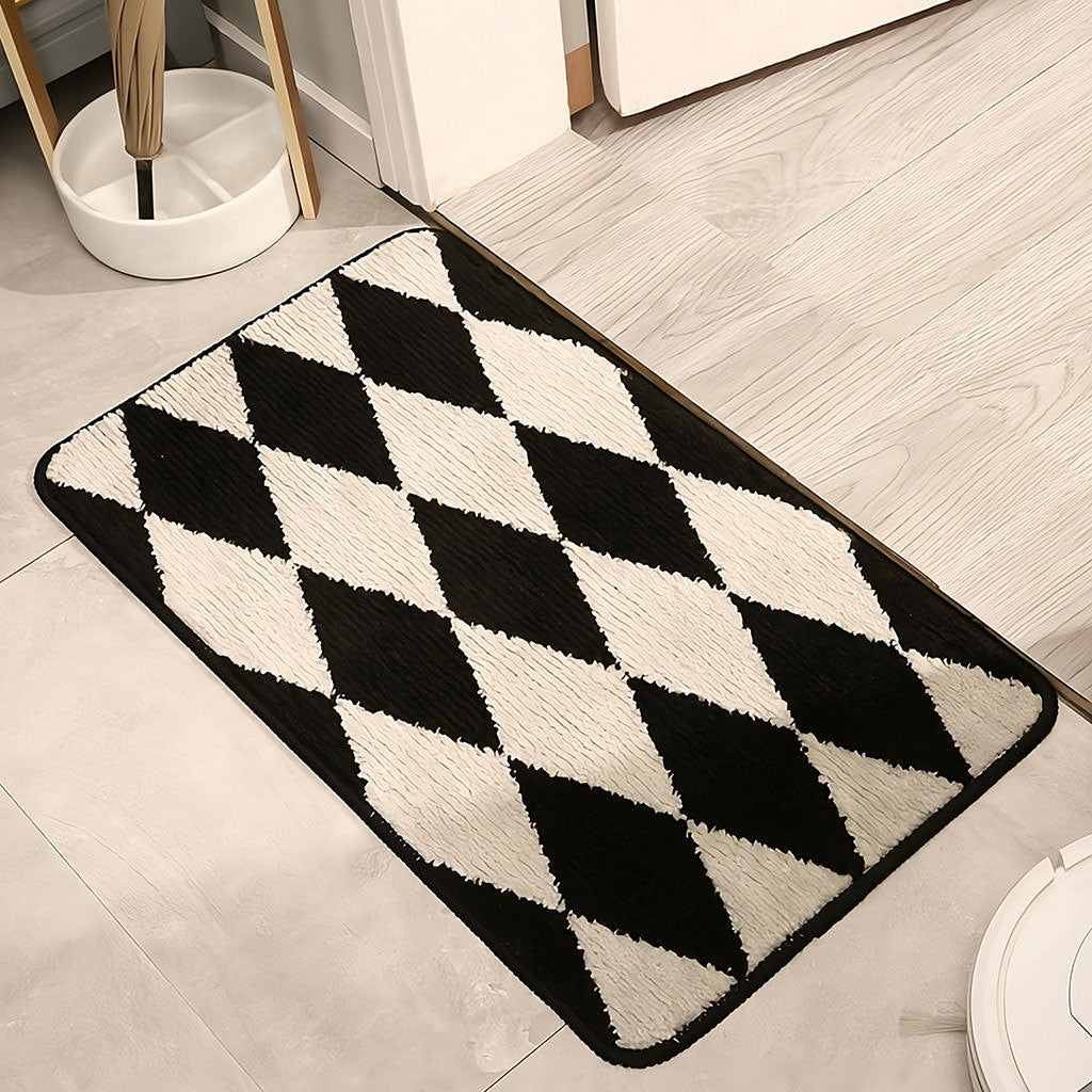 B&W Argyle Print Accent Rug