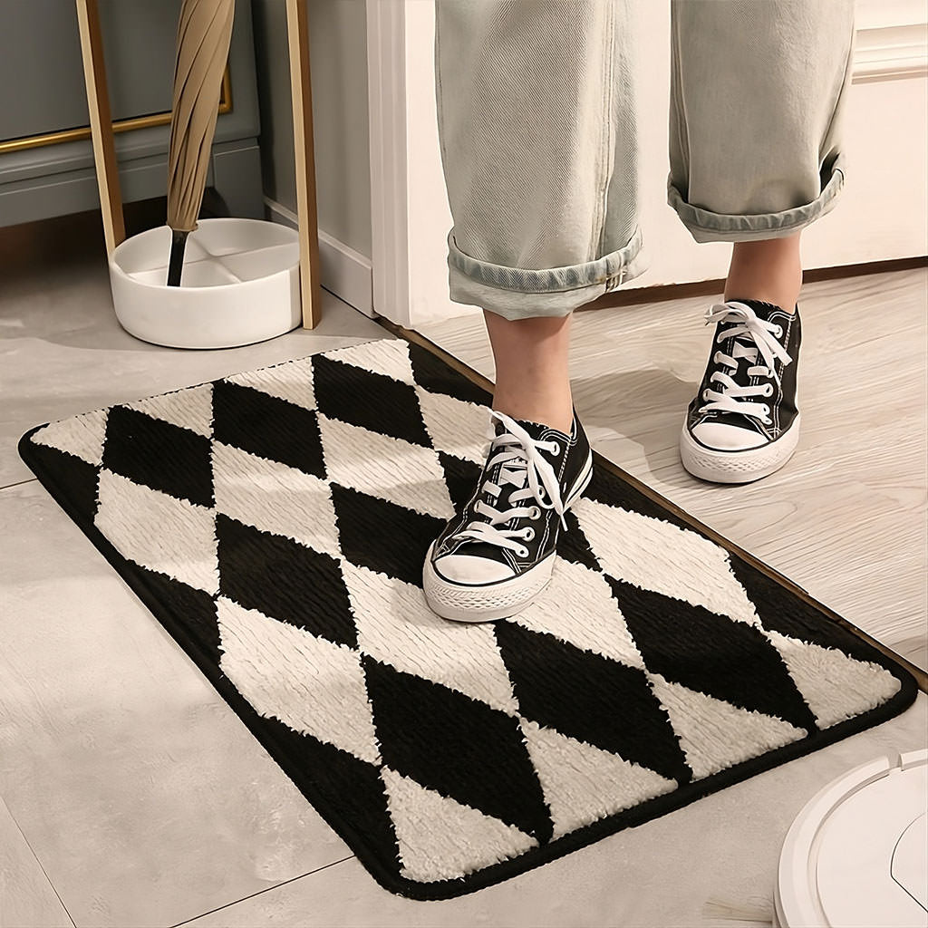 B&W Argyle Print Accent Rug